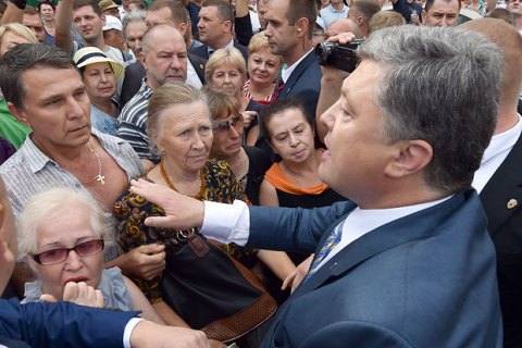 Порошенко пообещал компенсации обманутым вкладчикам "Михайловского"