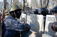 Видео штурма в Мариинском: десятки людей без сознания разбросаны по парку. "Скорые" переполнены