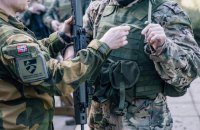 "У найтемніші часи все ще є світло": Британія забезпечить українських військових багаторазовими запальничками