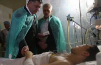Порошенко собрался к раненым у Рады силовикам 