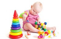 Развивающие игрушки для самых маленьких: битва брендов