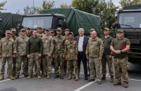 Порошенко передав партію техніки кільком бригадам Сил Оборони