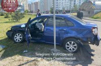 ​В Киеве водитель BMW насмерть сбил пожилую женщину и влетел в другое авто
