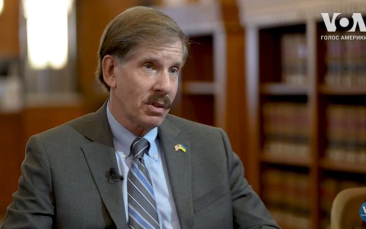 "Мисливець за нацистами" з Мін'юсту США пообіцяв шукати усіх, хто вчиняв воєнні злочини в Україні 