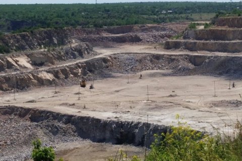 Полиция обвинила начальника карьера в Запорожье в незаконной добыче гранита на 450 млн гривен