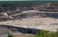 Полиция обвинила начальника карьера в Запорожье в незаконной добыче гранита на 450 млн гривен