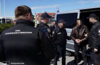 До України екстрадовано організатора шахрайської схеми “авто для ЗСУ”