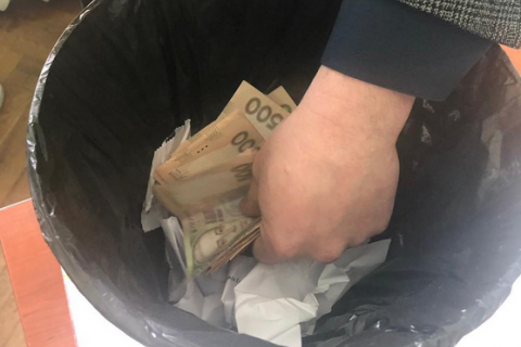Начальник отдела ГФС в Киевской области задержан на взятке в 15 тыс. гривен