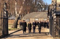 Меркель впервые на посту канцлера посетила Аушвиц 