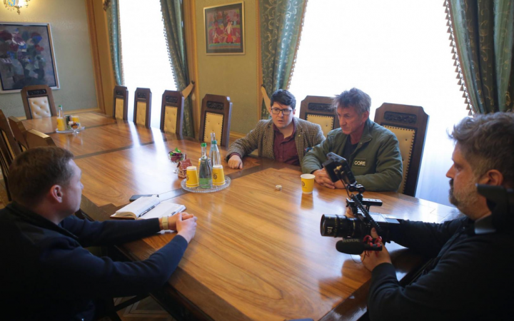 Шон Пенн допоможе переселенцям на Львівщині