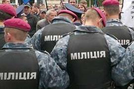 На улицы Западной Украины выпустили внутренние войска
