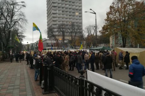 "Вече" у Рады собрало около полусотни участников