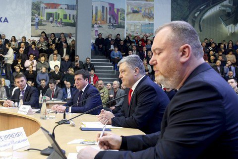 Порошенко назвал финансовую децентрализацию очень хрупкой