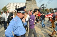 Міліціонерам заборонили їсти насіння та плюватися під час Євро