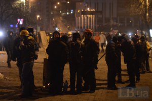​Митингующие против власти восстанавливают баррикады 