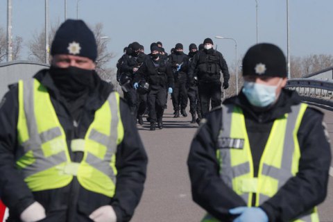 За три дня локдауна полиция выявила нарушения в более чем 1,6 тыс. заведений