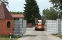 Резиденцию Януковича обнесут забором за 7 млн
