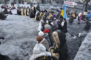 Парубий заявляет, что обстановка на Грушевского "напряженная"