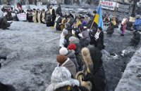 Парубий заявляет, что обстановка на Грушевского "напряженная"