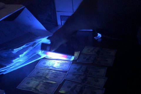 СБУ задержала майора полиции в Запорожье на взятке в тысячу долларов
