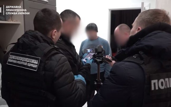 Прикордонники розкрили схему переправлення чоловіків за кордон під прикриттям благодійної організації