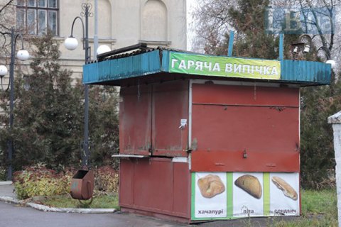 Отруєння шаурмою у Києві: всі 93 постраждалих купували фаст-фуд у різних кіосках одного постачальника