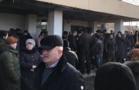 Жителі львівського селища вийшли на мітинг через чутки про розміщення в місцевому санаторії українців з Китаю