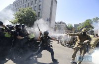 Внаслідок сутичок на Банковій постраждав мітингувальник, семеро поліцейських та нацгвардійці (оновлено)