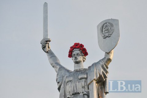 Вятрович: охранный статус "Родины-матери" не мешает демонтажу герба СССР