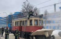 В Киеве на Подоле загорелся снегоуборочный трамвай
