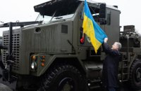 Порошенко передасть найбільший у світі тягач Oshkosh в 43-тю окрему артилерійську бригаду 