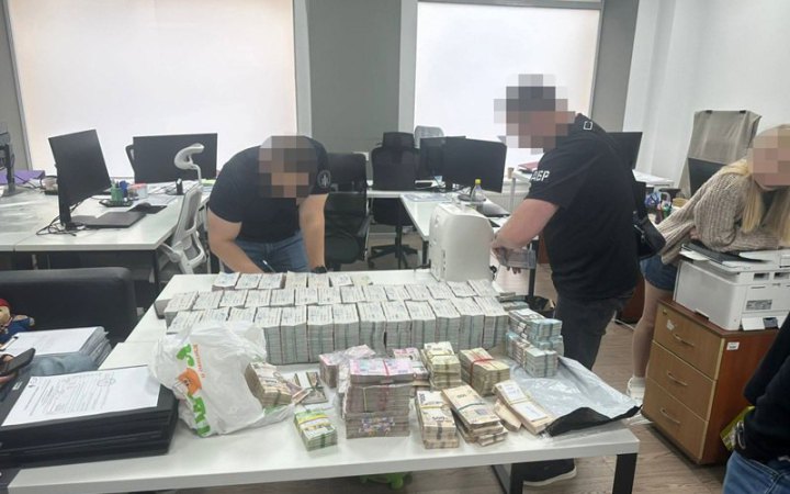 ДБР підтвердило обшуки у виробника дронів Vyriy Industries  