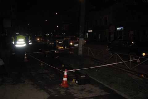 В Хмельницком пьяный пенсионер ударил ножом волонтерку, которая собирала деньги на АТО