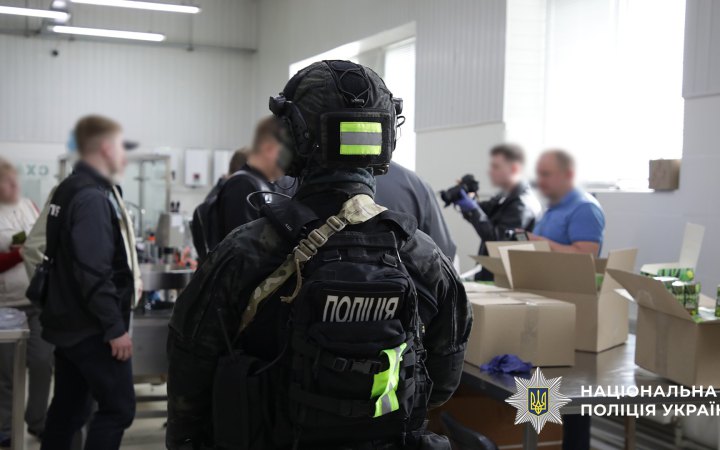 Правоохоронці провели масштабну спецоперацію проти тіньового ринку рідин для вейпів