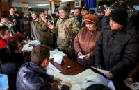 Порошенко проголосовал "за обновление власти"