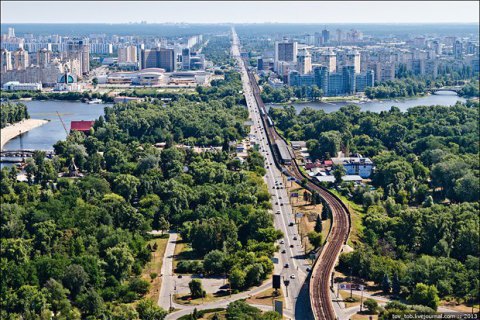 Станцию киевского метро "Гидропарк" закрывали из-за сообщения о минировании