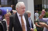 ​Засновника WikiLeaks Ассанжа звільнили в залі суду. Його справу припинено 