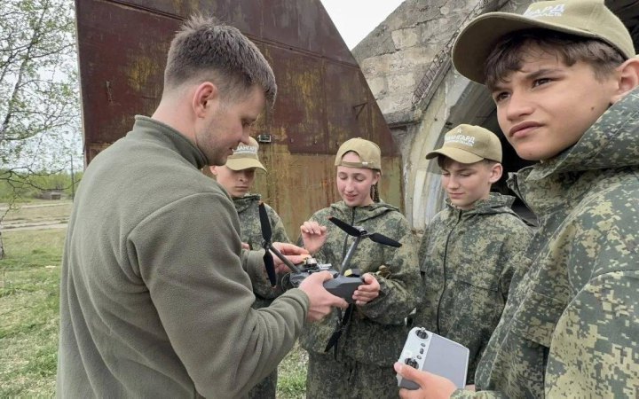 ОБСЄ: Мілітаризація Росією  українських дітей є злочином проти людяності