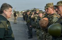 Порошенко призвал военных быть в боевой готовности, несмотря на перемирие
