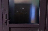В Киеве мужчина обстрелял из пневмата двери школы