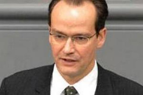 Представник Бундестагу Німеччини привітав Зеленського з перемогою його партії на виборах