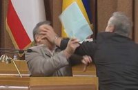 Крымские депутаты устроили драку в  парламенте