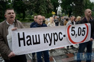 Нацбанк договорился с заемщиками о реструктуризации валютных кредитов