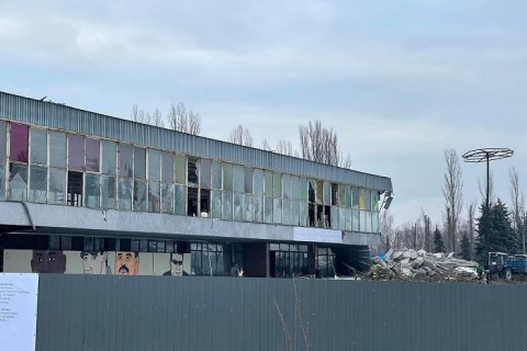 ​У Києві для будівництва Президентського університету почали руйнувати павільйон на ВДНГ, де проводили "Кураж" 