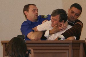 В Луганском горсовете депутаты дрались и кусались