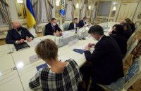 Зеленский обсудил блокировку каналов Медведчука с послами стран G7 и ЕС 
