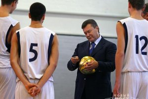 Янукович хочет спорт сделать массовым