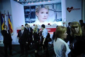 Тимошенко призывает сконцентрироваться на отставке Януковича 