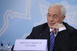 Азаров признался в неспособности обуздать цены