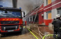 Росія поцілила у Харкові у склад місцевого видання, є поранений (оновлено)